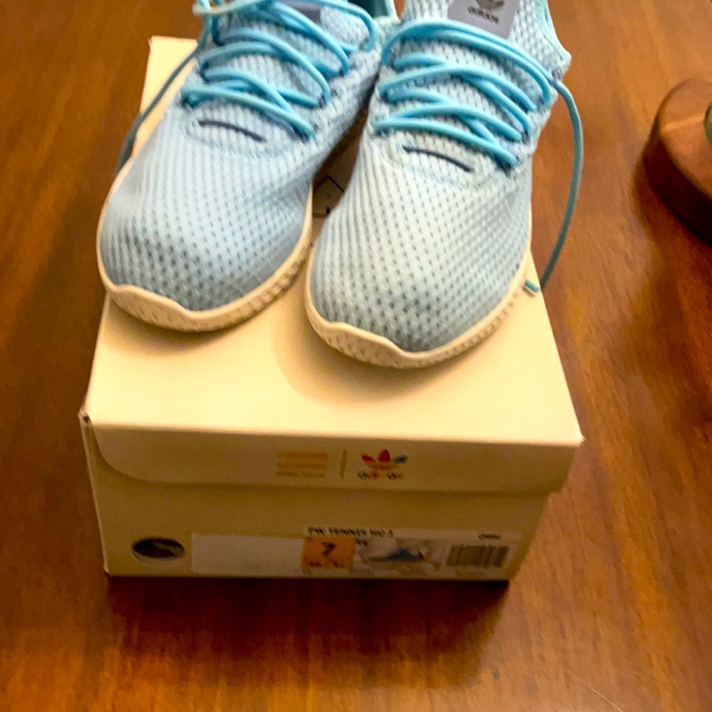Youth size 7 boys pharrrell Williams adidas